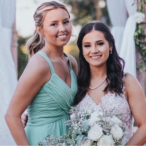 Long sage green bridesmaid/prom dress! Has pockets and fits a size 6. - Picture 5 of 5